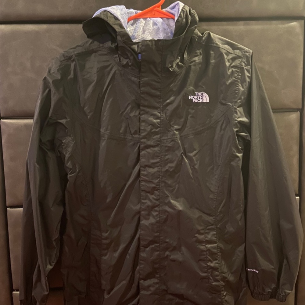 Big Kids Blavk Northface windbreaker jacket